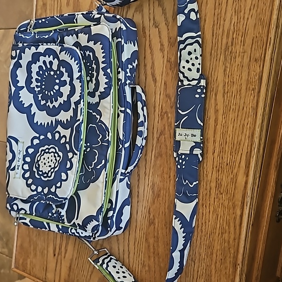 Ju-Ju-Be GigaBe Laptop Carrier - Cobalt Blossom - Navy Blue White - Picture 5 of 15